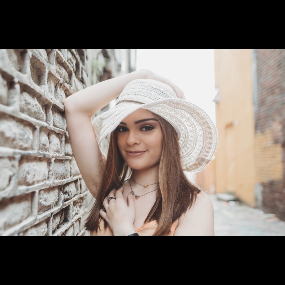 Meet your Posher, Hayley